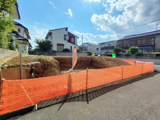 【外観】 | 南西向きの2区画で、日当たりが良く、明るい住まいを実現できます。ガーデニングや太陽光発電にも最適です。