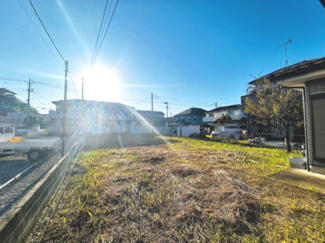 【外観】 | 佐倉市臼井　土地　京成臼井駅 | 広い庭で家庭菜園やドッグランを実現 約161坪の敷地があるため、広いお庭でBBQやガーデニング、ドッグラン造りなどが可能です。カースペースも複数台確保できるゆとりがあります。