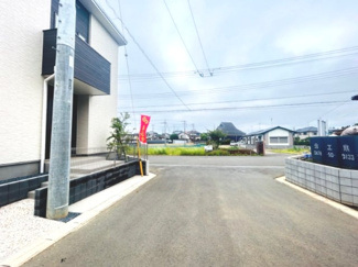 【前面道路含む現地写真】 | 分譲地内につき交通量少なく安心です！