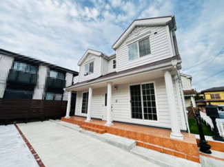 【外観】 | 【外観】
駐車スペース4台可能！
友人やご両親が来られた際など余裕をもって駐車可能です。