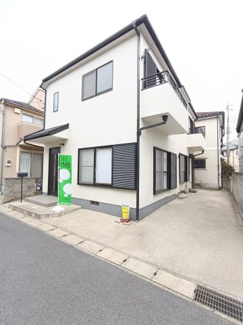 【外観】 | 外壁や屋根も丁寧にメンテナンスされており、第一印象から好感の持てる物件です。

