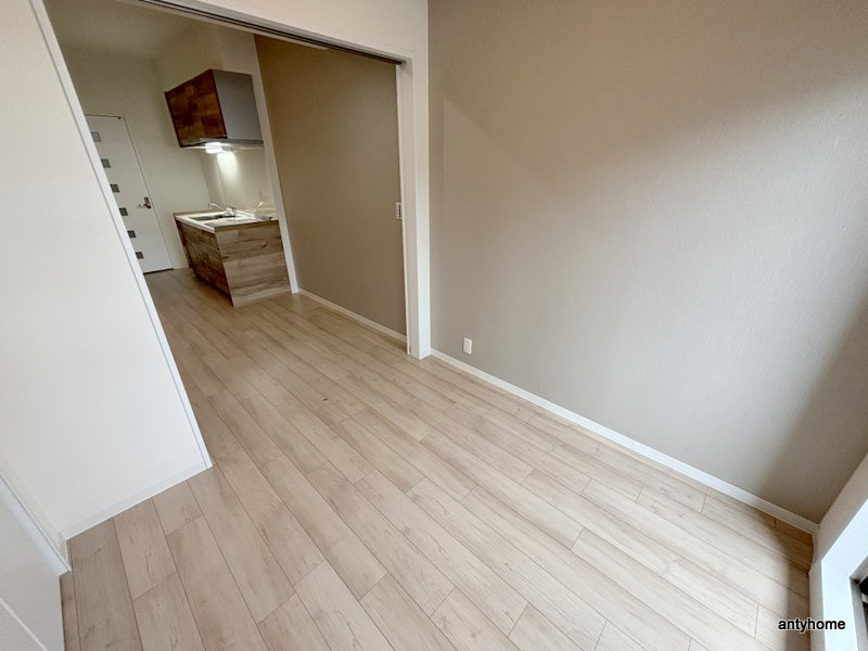 フロンティアタワー九条Ⅱ　仲介手数料無料の洋室