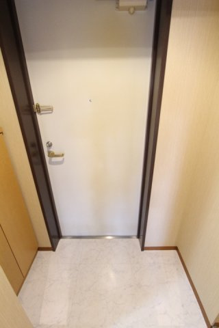 タウンコート春日井の玄関|収納もある玄関です