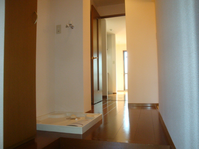 リビングタウン西野の玄関|参考、同建物・反転間取りの号室