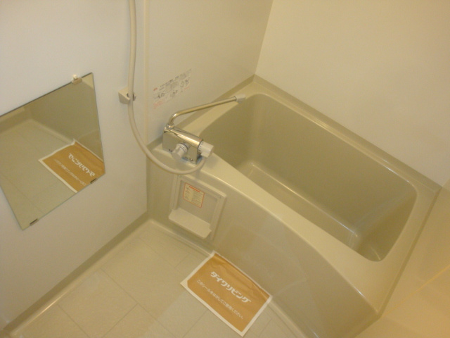 リビングタウン西野の浴室|参考、同建物・反転間取りの号室