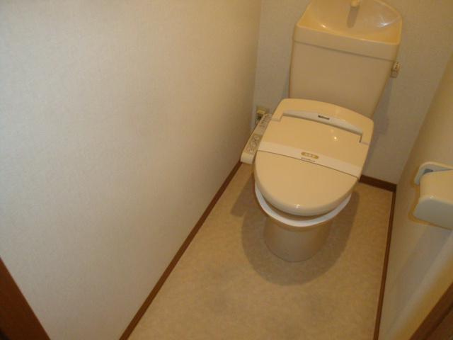 リビングタウン西野のトイレ|参考、同建物・反転間取りの号室