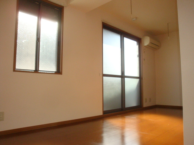 リビングタウン西野の寝室|参考、同建物・反転間取りの号室