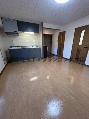 仲介手数料０円！フォンテ名昭の居間・リビング