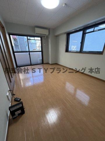 仲介手数料０円！フォンテ名昭の洋室