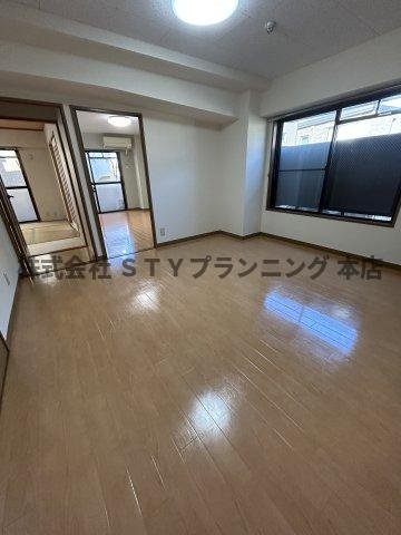 仲介手数料０円！フォンテ名昭の居間・リビング