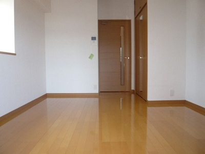 【居間・リビング】 | ピュアドーム箱崎アートリア | 別号室の写真になります。現況優先。