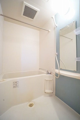 【浴室】 | ピュアドーム箱崎アートリア | 別号室の写真になります。現況優先。