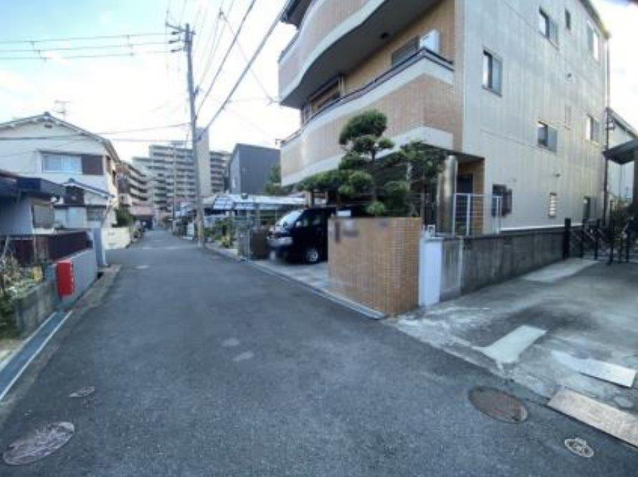 御供田５丁目　中古一戸建ての前面道路含む現地写真|幅員4ｍ
■物件内覧・資金計画相談・住宅ローン相談、リフォーム相談、お問合せ受付中■
※当日・翌日のご内覧、ご相談はお電話でのお問合せがスムーズです！