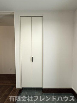 【収納】 | 阿品3丁目戸建 | 玄関(シューズインクローゼット)