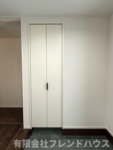 【収納】 | 阿品3丁目戸建 | 玄関(シューズインクローゼット)