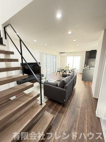 【居間・リビング】 | 阿品3丁目戸建