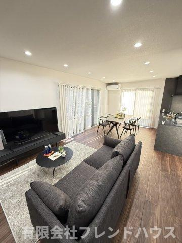 【居間・リビング】 | 阿品3丁目戸建