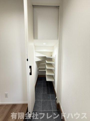 【玄関】 | 阿品３丁目戸建 | シューズインクローゼット