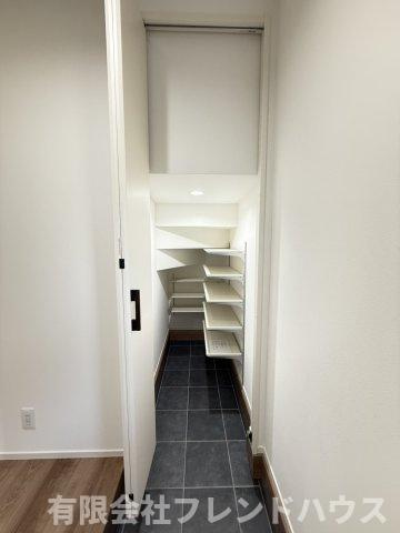 【玄関】 | 阿品３丁目戸建 | シューズインクローゼット