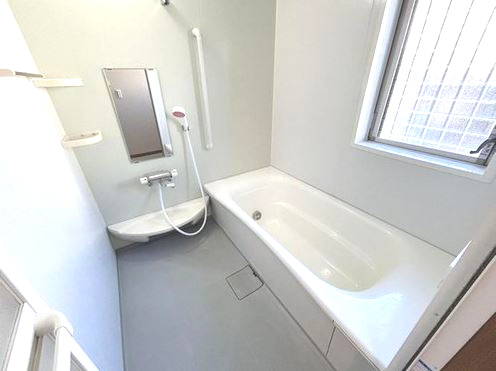 【中古】坂戸市にっさい花みず木リフォーム中古住宅の浴室|足の伸ばせるお風呂でリラックスタイムを過ごしましょう♪