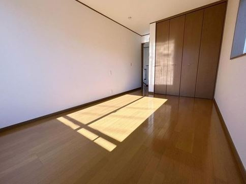 【中古】坂戸市にっさい花みず木リフォーム中古住宅の洋室|2F 7.2帖洋室です♪