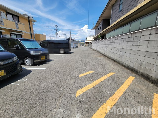 Fマンションの駐車場