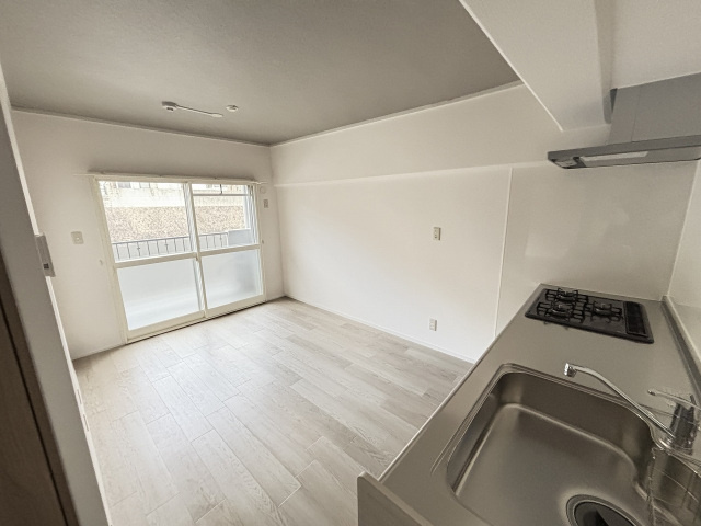 細田ビル（八木7）の居間・リビング