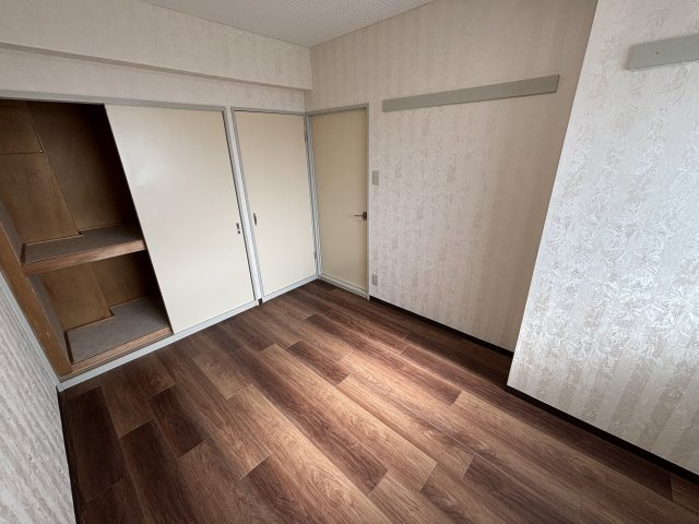 INSURANCE BLDG.XVIのその他