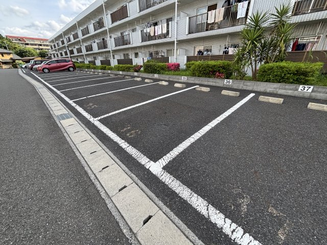 INSURANCE BLDG.XVIの駐車場