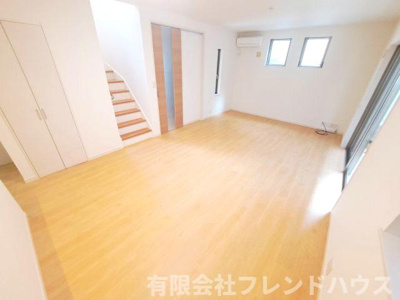 【居間・リビング】 | 石井城一丁目戸建