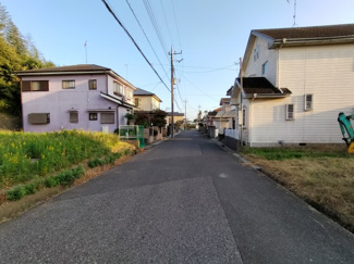 【前面道路含む現地写真】 | 八街市富山　土地　八街駅 | 落ち着いた雰囲気の街並みです