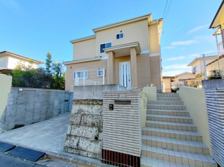 【外観】 | 開発分譲地内の内装リフォーム済み住宅です。