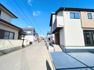 【前面道路含む現地写真】