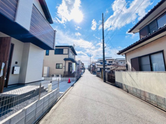 【前面道路含む現地写真】