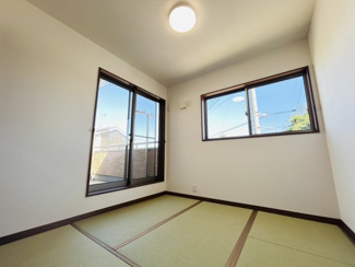 【和室】 | リ・スタイル小名木 | 寛ぎの和空間や客間としての使い方は勿論、赤ちゃんや小さなお子様を遊ばせるスペースとしても重宝する和室は、多種多様な使い方が出来るので未だ廃れることのない日本の文化と言えますね。