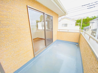 【バルコニー】 | リ・スタイル小名木 | 眺望良好なバルコニー。お天気のいい日にはバルコニーへでてリフレッシュするのもいいですね！
椅子を置いて、リラックス出来る空間にしても良いですね！