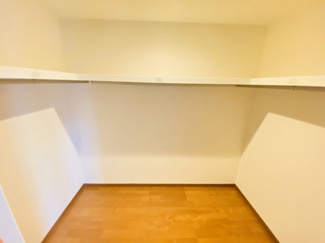 【収納】 | リ・スタイル小名木 | たっぷりと荷物が入るウォークインクローゼット。画像と現地では大きさ、広さの感覚が違います。是非、ご自分の目で確かめてください。