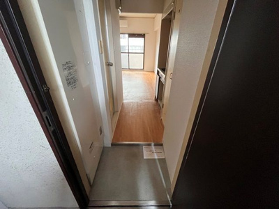 【玄関】 | ロマネスクL六本松 | 別号室の写真になります。現況優先。