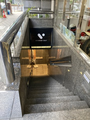 【エントランス】 | 半蔵門駅徒歩1分 オーセンティック半蔵門 地下一階 34.71坪 シュミレーションゴルフ居抜き