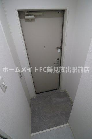クリエオーレ茨田大宮Ⅲの玄関