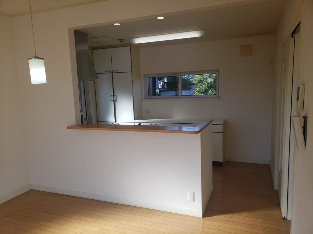 羽村市羽中２丁目の中古一戸建の居間・リビング