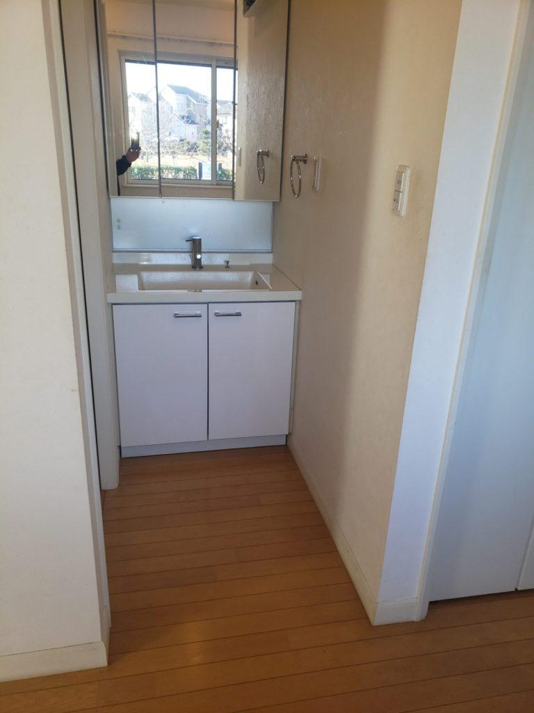 羽村市羽中２丁目の中古一戸建の独立洗面台