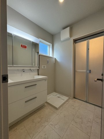 メゾンボヌールの洗面所|収納豊富な3面鏡のシャンプードレッサー♪