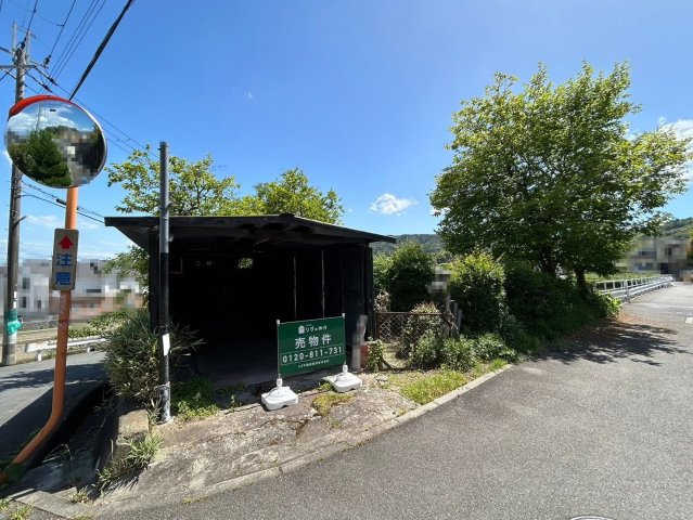 【成約済】長岡京市奥海印寺北垣外の外観|北東角地で、南と西も畑で抜けており日当たり良好です。