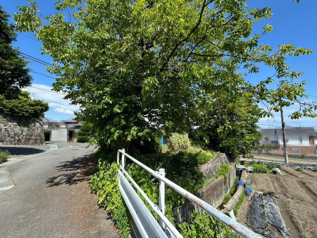 【成約済】長岡京市奥海印寺北垣外の前面道路含む現地写真|最寄りのバス停から、阪急「長岡天神」駅までバス約7分！近隣スーパーまでは、車で約5分です。