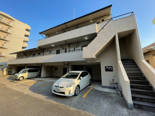 シャトー朝霧の外観