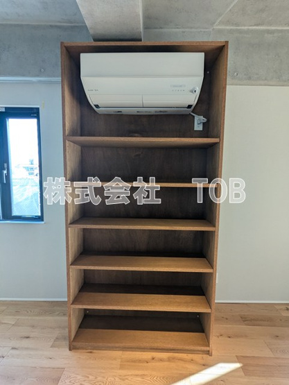 【設備】 | グランヴィレッジ千歳烏山 | エアコン・本棚