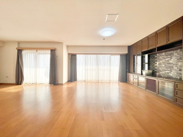 【居間・リビング】 | ユニーブル高野台北 | エイブルだけの嬉しいサービス、ご用意しております。詳細は、お気軽に当社までお問合せ下さいませ！