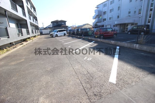 Renatus若葉の駐車場|駐車スペースもあります