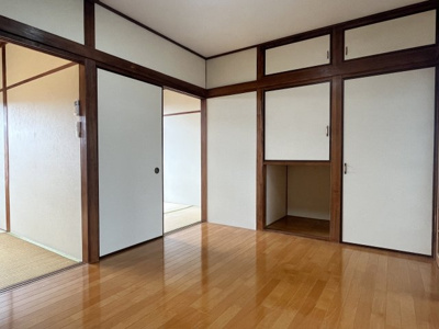 【居間・リビング】 | 石松デンタルマンション | こちらのリビングで趣味の時間をお楽しみください